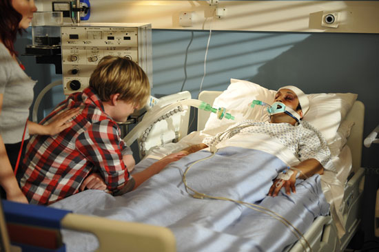 Hollyoaks: 2642: 2009-09-08