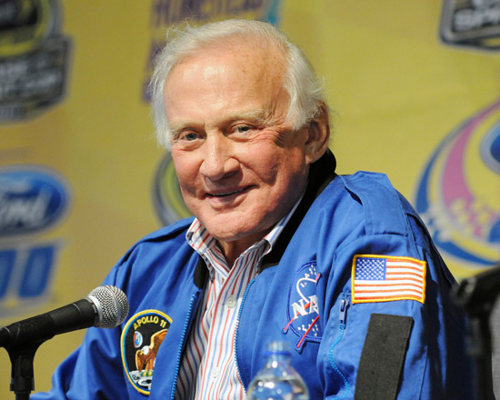 550w_starsnaps_buzz_aldrin.jpg
