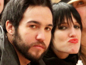 Pete Wentz and Ashley Simpson attending the basketball game between the Washington Wizards and the New York Knicks at New York Citys Madison Square Gardens