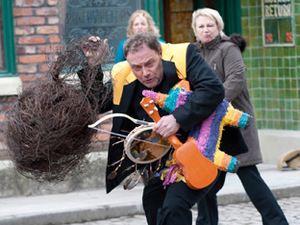 Eileen throws Jesse out.