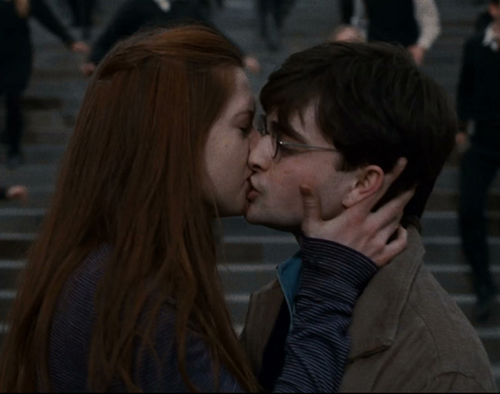 harry potter and deathly hallows ginny. Ginny Weasley kisses Harry