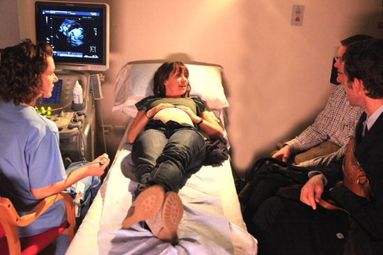 Rhona Goskirk (Zoe Henry) has her baby scan.
