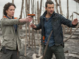 Outcasts S01E01: Fleur and Cass