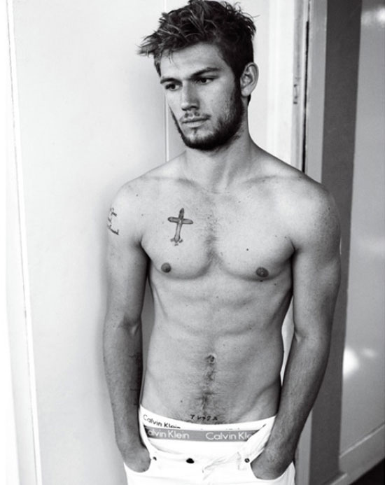 Gay Spy: Alex Pettyfer