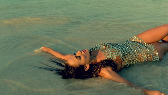 Jennifer Lopez 'I'm Into You' video still