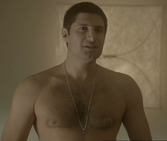 Kayvan Novak in Sirens