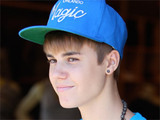 Justin Bieber leaving Sunset Plaza in Los Angeles after a shopping trip
