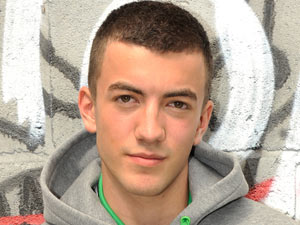 Jonny Clarke (Bart McQueen)