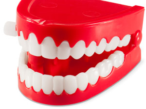 Wind-up chattering teeth