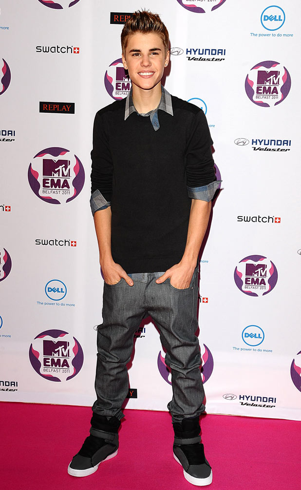 http://i2.cdnds.net/11/44/618_music_emas_2011_arrivals_14.jpg