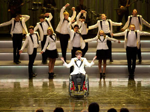 Glee S03E08: 'Hold On To Sixteen'