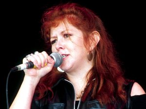 Kirsty MacColl performing