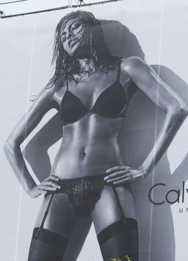 Jennifer Love Hewitt models for US underwear label Hanes Image 7 of 11