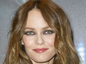 Vanessa Paradis, Cafe De Flore, Paris