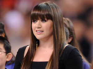 kelly clarkson super bowl national anthem