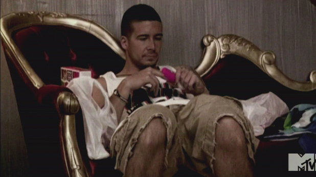 Vinny Guadagnino
MTV's 'Jersey Shore' Season 5, Episode 6
The Follow Game: Mike gathers information on a roommate while Jenni's boyfriend doesn't return her calls
USA