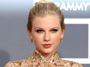 The 54th Annual Grammy Awards: Red Carpet: Taylor Swift 