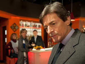Audrey insists that Gail gives Lewis a break after he does a good job at the Bistro