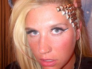 Ke$ha, twitter