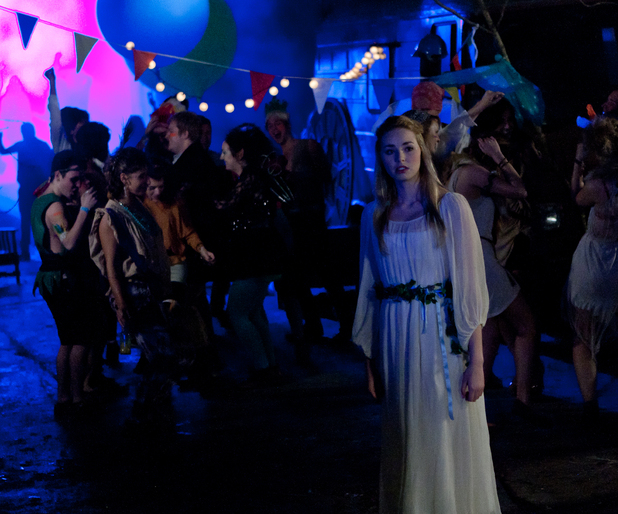 Mini (Freya Mavor)