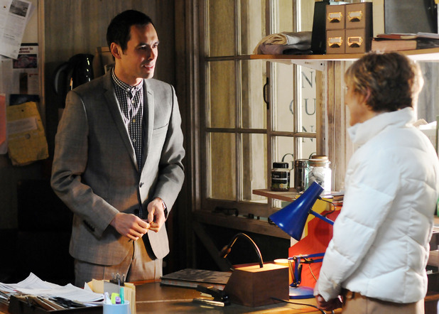 Jean offers her help to Michael.