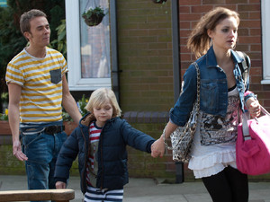 As Kylie drags Max with her, David begs her not to leave and Max begins to cry