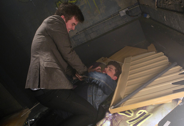 Hollyoaks: 3329: 2012-04-26