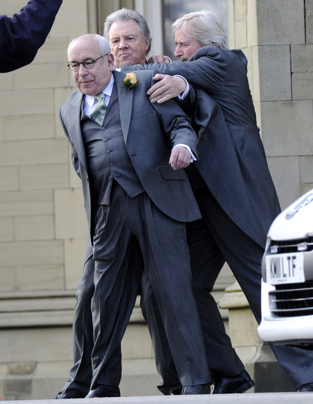 Coronation Street - Rita's Wedding; On-set pictures - Norris fights with Dennis and is separated by Ken