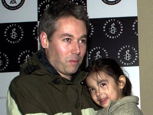 Adam Yauch with his daughter at the Amnesty International USA Media Spotlight Awards in New York, 2002