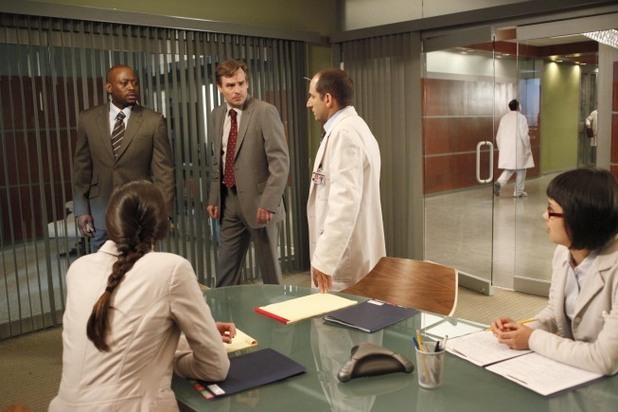 House S08E22: 'Everybody Dies'