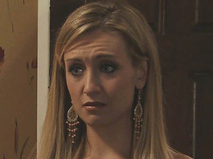 Eva is stunned when she finds Nick and Leanne. She demands to know whats been going on