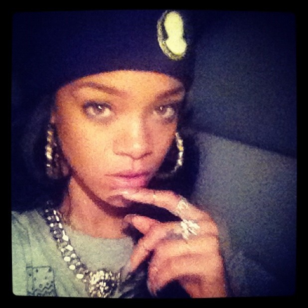 Rihanna, twitter