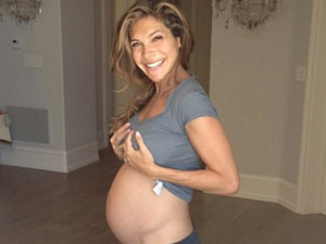 Ayda Field with baby bump