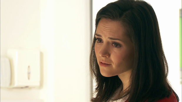 Laura Fedorowyc as Izzy in Doctors