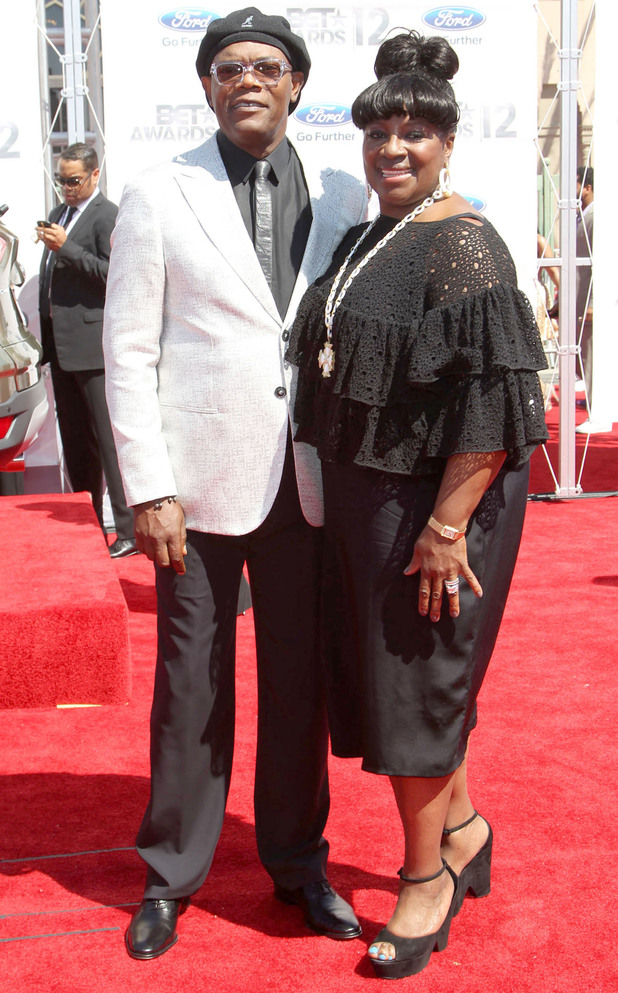 http://i2.cdnds.net/12/27/618x993/showbiz_bet_awards_2012_red_carpet_3.jpg