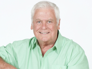 Tom Oliver as Lou Carpenter