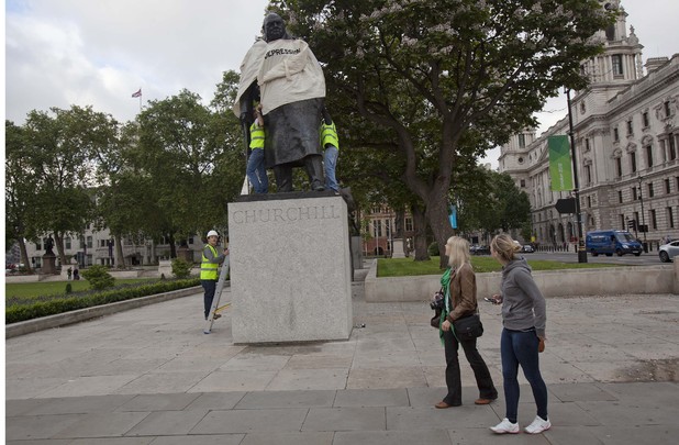 Winston Churchill put in a straightjacket for Channel 4 stunt