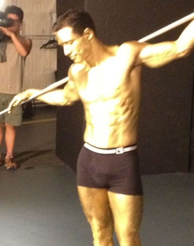 Mario Lopez poses on Twitter