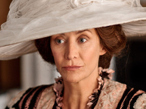 Parades End S01E01: Mrs Satterthwaite
