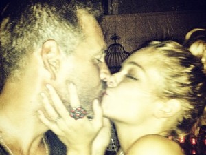 Leann Rimes, Eddie Cibrian, twitter