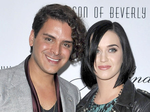 Designer Markus Molinari, Katy Perry,
at Jason of Beverly Hills high fashion jewelry store.
Los Angeles, California 