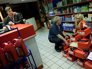 Theresa keeps the shop assistant occupied whilst Joel robs the till.