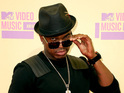 The R&B singer will perform two of his hits on the CW teen drama.