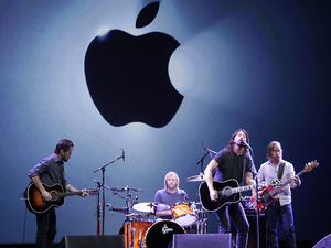 iPhone 5 launch event: The Foo Fighters performing
