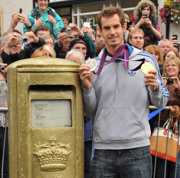 US Open champion and Olympic gold medallist Andy Murray returns to his hometown of Dunblane where fans turned out to cheer him and join him on a walkabout of the