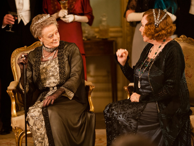 Downton Abbey S03E02: Maggie Smith as Dowager Countess of Grantham, Violet, Shirley MacLaine as Martha Levinson