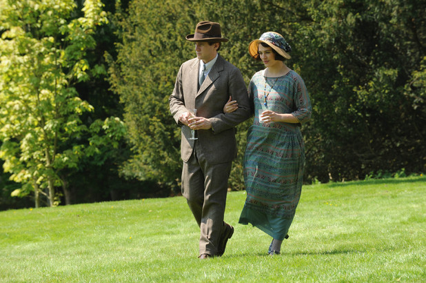 Downton Abbey S03E03: Allen Leech as Branson, Jessica Brown Findley as Lady Sybil