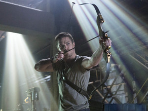 Arrow S01E01: Pilot