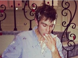 Crace Crawford eating cake on last day of Gossip Girl