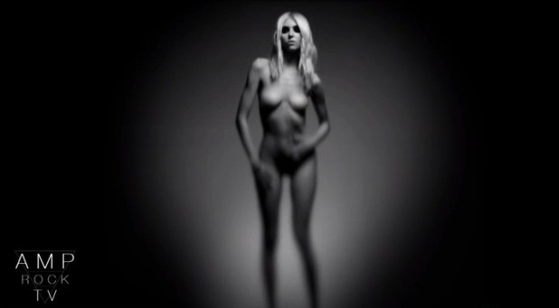 Taylor Momsen, Under the Water